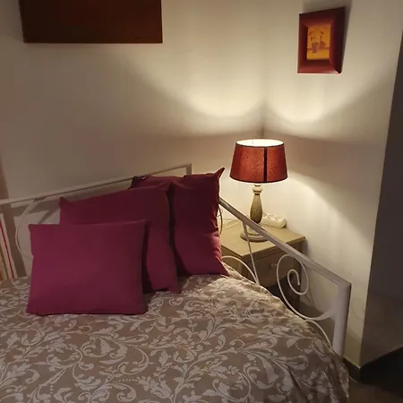 La Romantique Bed & Breakfast Paris
