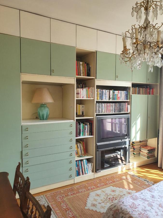 La Romantique Bed & Breakfast Paris